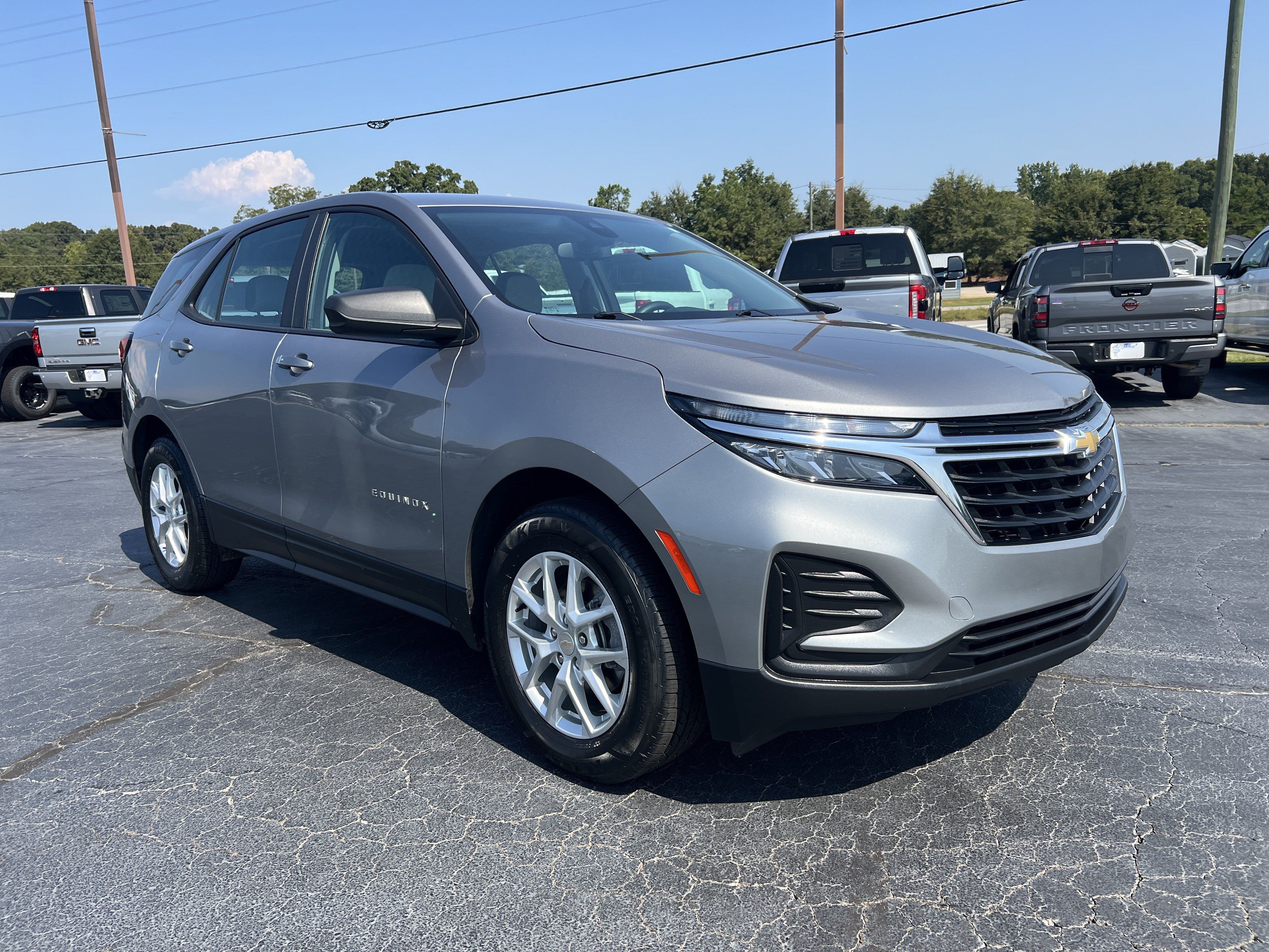 Used 2023 Chevrolet Equinox LS FWD image 4