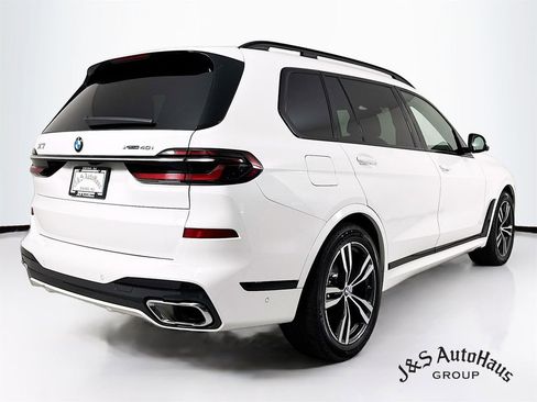 Used 2024 BMW X7 xDrive40i w/ M Sport Package image 7