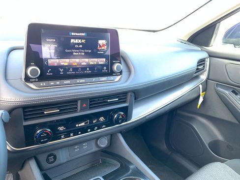 Used 2025 Nissan Rogue SV image 17