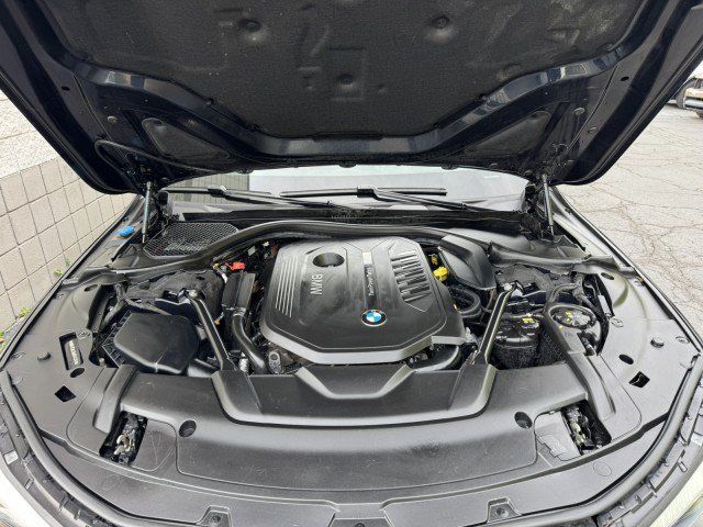 Used 2017 BMW 740i RWD image 5
