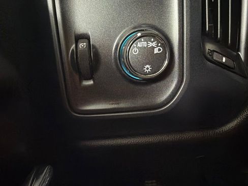 Used 2018 Chevrolet Silverado 1500 Custom w/ Custom Convenience Package RWD image 30