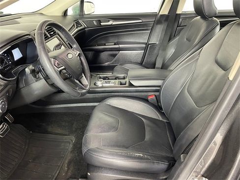 Used 2018 Ford Fusion Titanium image 2