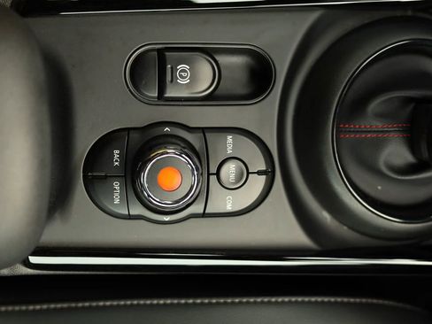 Used 2020 MINI Cooper Clubman S w/ Premium Package image 25