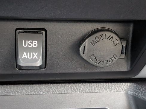 Used 2016 Toyota Tundra SR5 w/ SR5 Upgrade Package RWD image 28