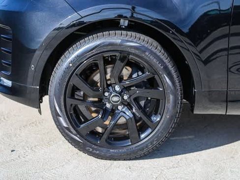 New 2025 Land Rover Discovery Dynamic SE image 10