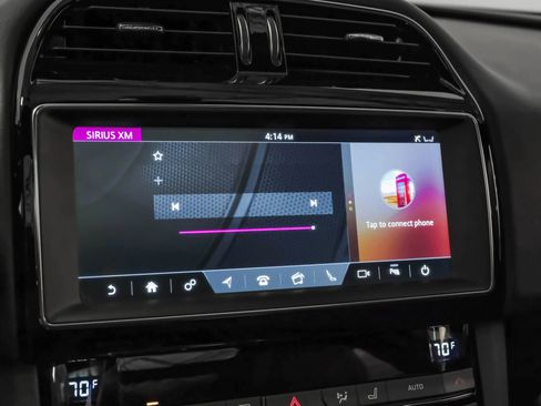 Used 2019 Jaguar F-PACE Premium image 26