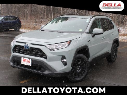 Used 2020 Toyota RAV4 XLE w/ Convenience Package image 1