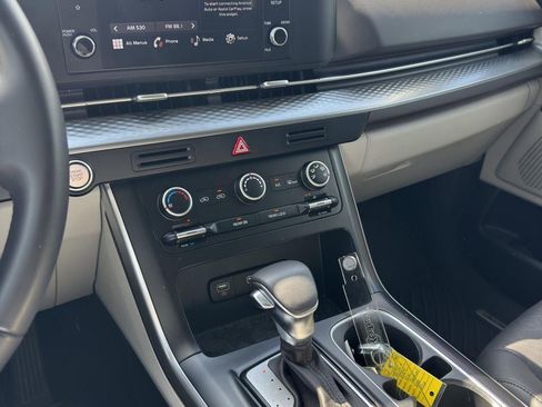 Used 2024 Kia Carnival LX FWD image 21