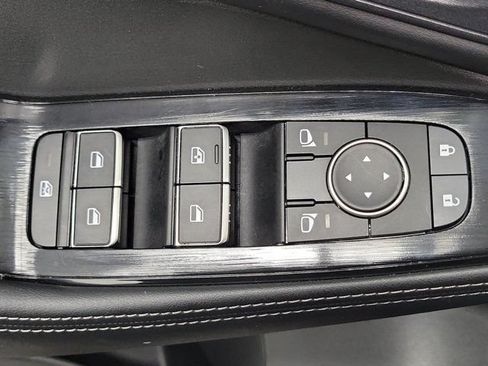 Certified 2025 Nissan Rogue SL FWD image 19