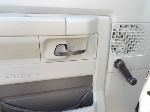 Used 2011 Ford E-350 and Econoline 350 Super Duty image 11