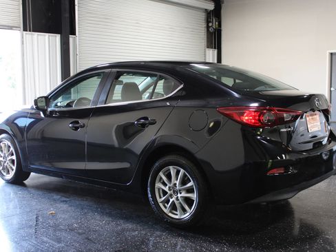 Used 2018 MAZDA MAZDA3 Sport w/ Preferred Equipment Package FWD image 6