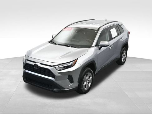 Used 2025 Toyota RAV4 XLE FWD image 32