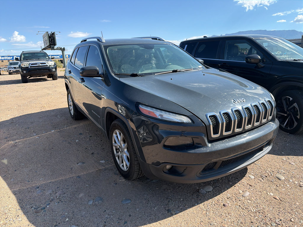 Used 2018 Jeep Cherokee Latitude Plus w/ Trailer Tow Group FWD image 3