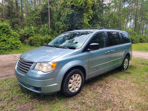 Used 2009 Chrysler Town & Country LX w/ Entertainment Group #1 image 1