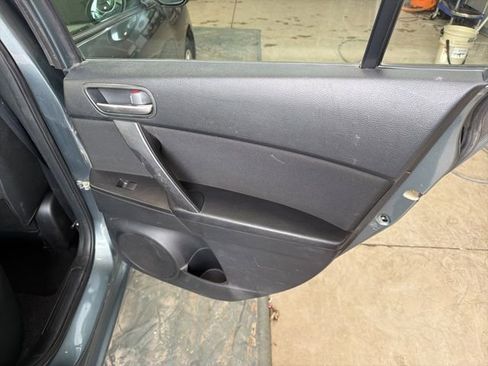 Used 2013 MAZDA MAZDA3 i Sport image 19