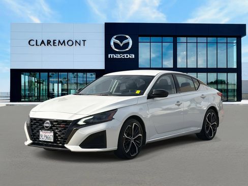 Used 2024 Nissan Altima 2.5 SR image 3