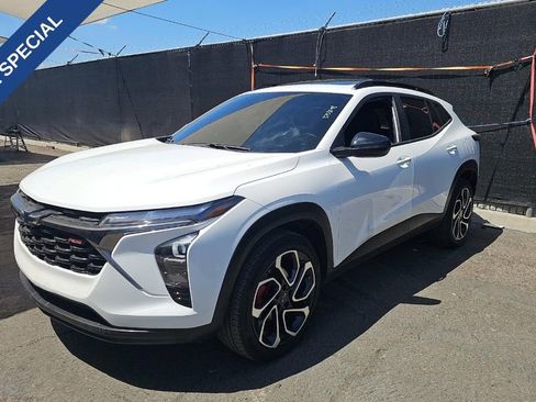 Used 2025 Chevrolet Trax RS w/ Sunroof Package image 1