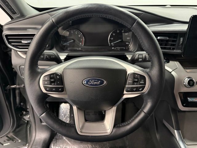 Used 2023 Ford Explorer XLT w/ Equipment Group 202A AWD/4WD image 17