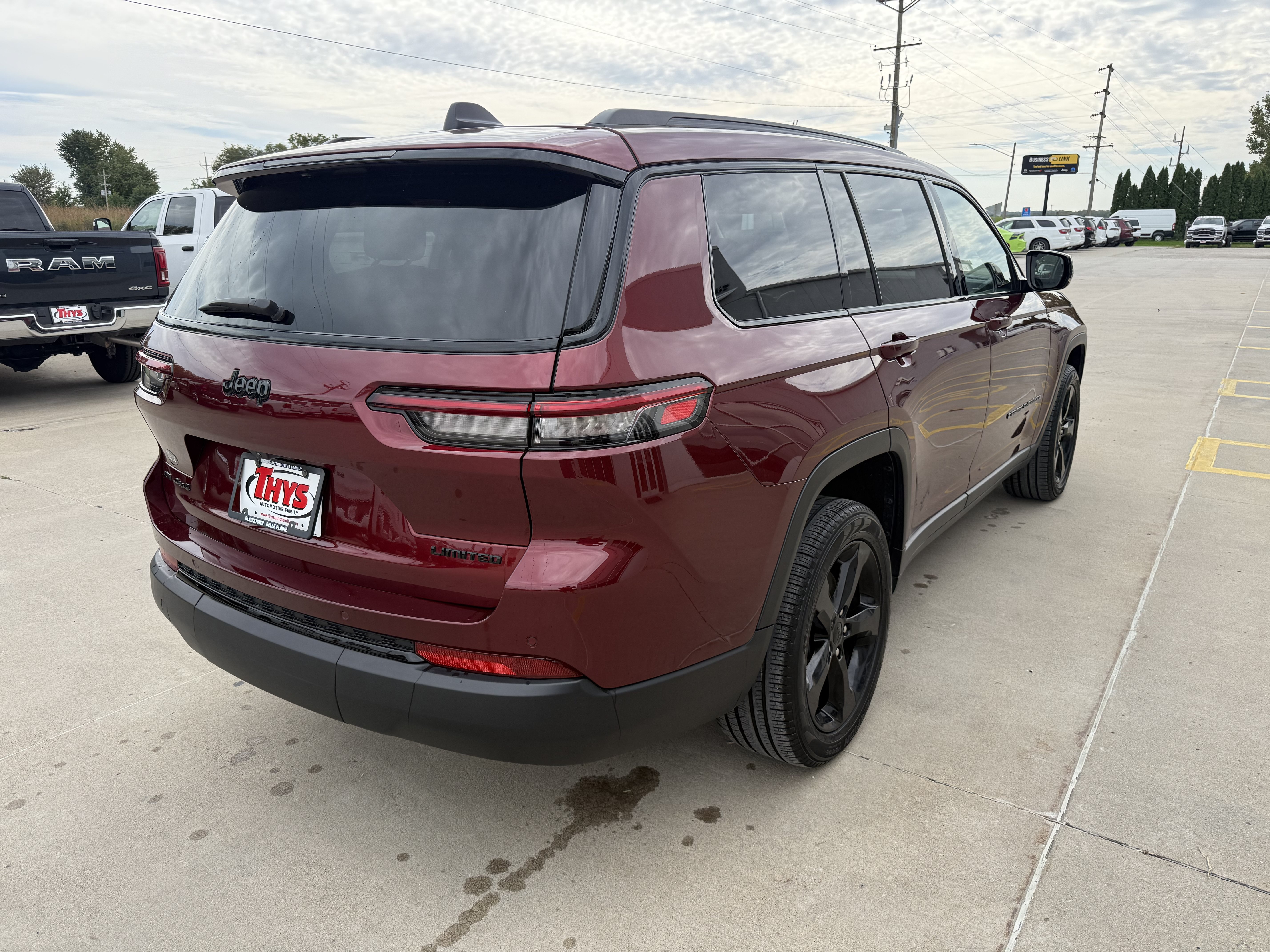 Used 2023 Jeep Grand Cherokee L Limited w/ Black Appearance Package AWD/4WD image 40