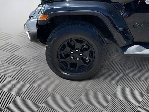 Used 2022 Jeep Gladiator Mojave AWD/4WD image 33