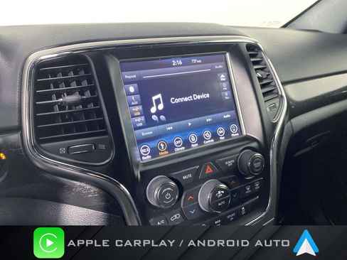 Used 2018 Jeep Grand Cherokee Laredo AWD/4WD image 3