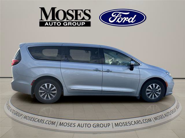 Used 2023 Chrysler Pacifica Limited FWD image 4
