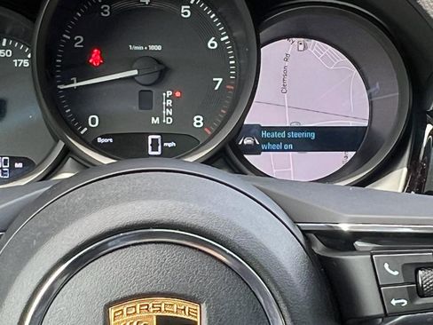 Certified 2022 Porsche Macan w/ Premium Package Plus image 18