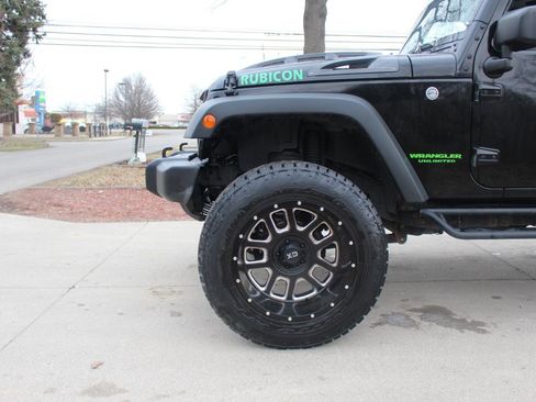 Used 2017 Jeep Wrangler Unlimited Rubicon w/ Connectivity Group image 38