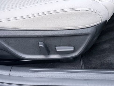 Used 2025 Genesis G70 2.5T AWD/4WD image 25