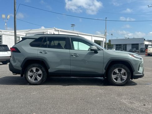 Used 2022 Toyota RAV4 XLE w/ Convenience Package FWD image 2