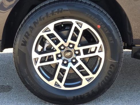 New 2025 Ford Expedition Active RWD image 9