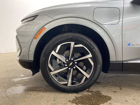 Used 2025 Chevrolet Equinox EV LT w/ Convenience Package image 11