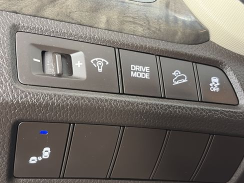 Used 2017 Hyundai Santa Fe Sport FWD image 31
