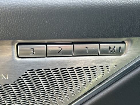 Used 2024 Jaguar F-PACE R-Dynamic S image 27