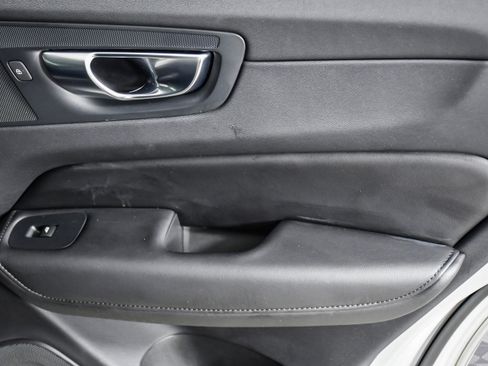 Used 2025 Volvo XC60 B5 Plus image 24