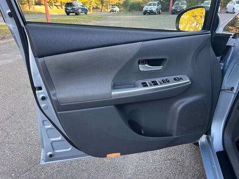 Used 2012 Toyota Prius V Three image 31