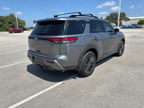 Used 2026 Nissan Pathfinder SL w/ SL Premium Package FWD image 5