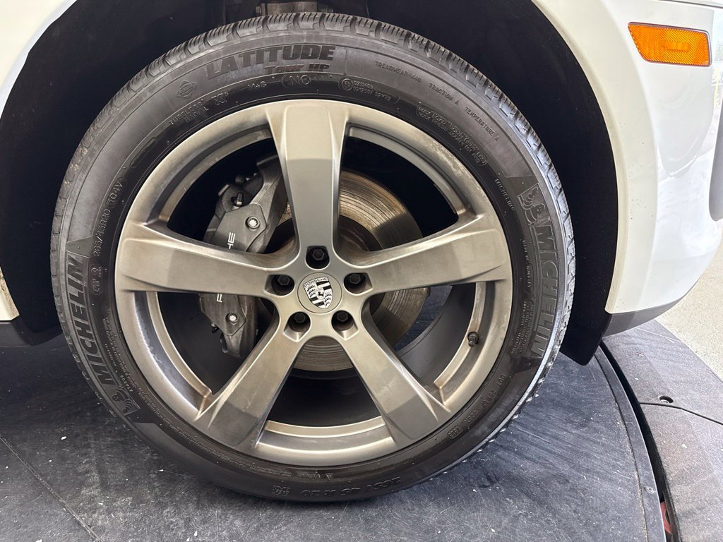 Certified 2024 Porsche Macan AWD/4WD image 14