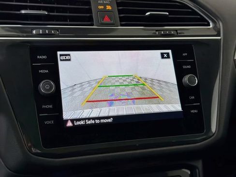 Used 2023 Volkswagen Tiguan SE FWD image 16