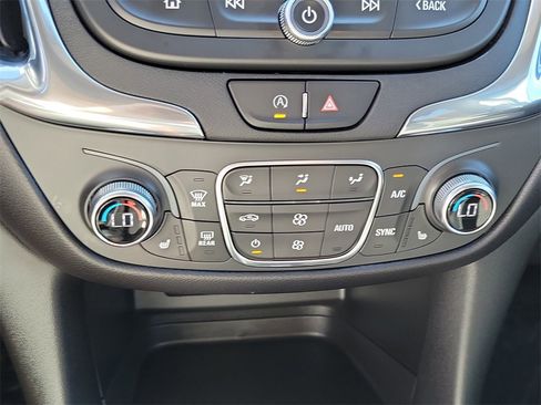 Used 2022 Chevrolet Equinox LT image 11