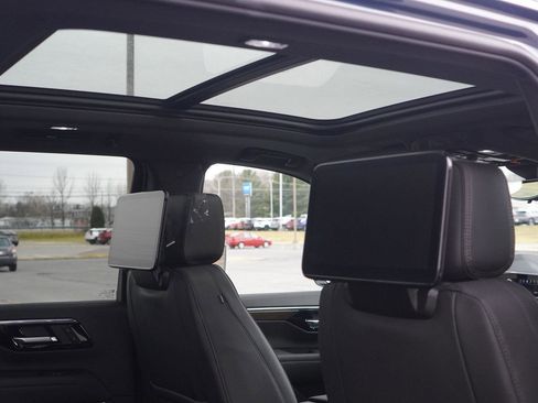 New 2026 Chevrolet Suburban High Country image 32