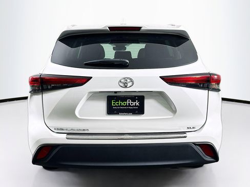 Used 2023 Toyota Highlander XLE image 7