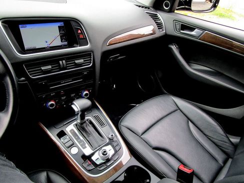 Used 2017 Audi Q5 2.0T Premium Plus w/ Technology Package image 23