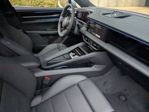 New 2025 Porsche Macan 4 Electric image 27