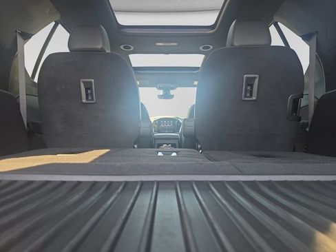 Used 2023 Chevrolet Traverse High Country AWD/4WD image 15