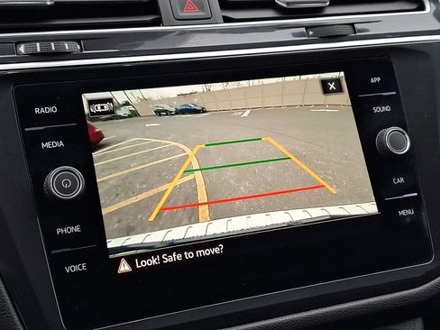 Used 2023 Volkswagen Tiguan SE image 18