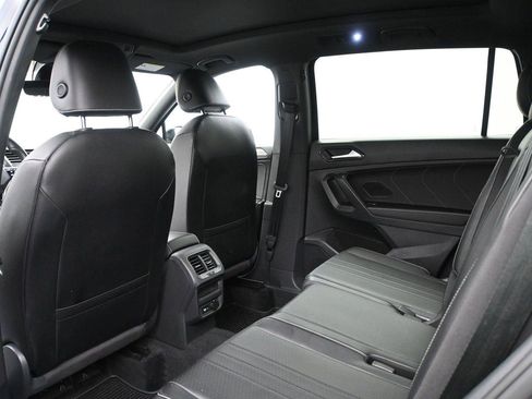 Used 2022 Volkswagen Tiguan SE R-Line AWD/4WD image 9