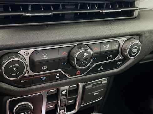 Used 2024 Jeep Wrangler Willys image 23