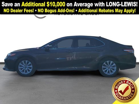 Used 2018 Toyota Camry LE image 2