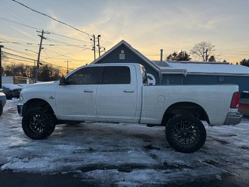 Used 2018 RAM 2500 SLT image 8